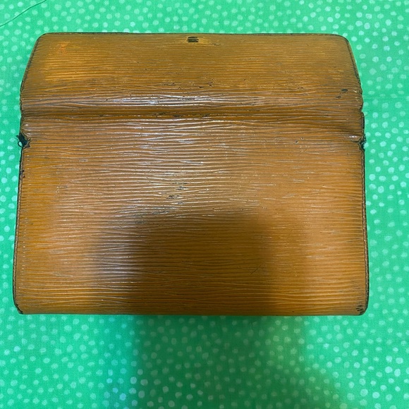 Louis Vuitton Epi Yellow Sarah Wallet - Picture 5 of 10
